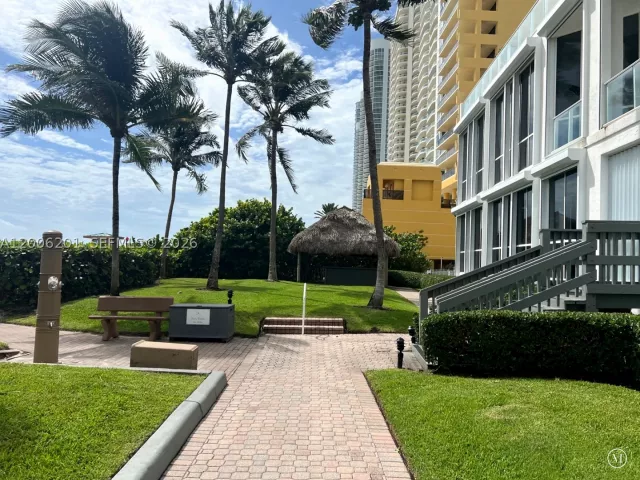 2-bedroom condo for rent in Sunny Isles Beach - 16500 Collins Ave 655 - MondialRealty