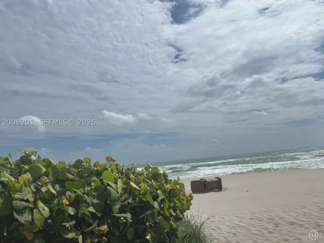 2-bedroom condo for rent in Sunny Isles Beach - 16500 Collins Ave 655 - MondialRealty