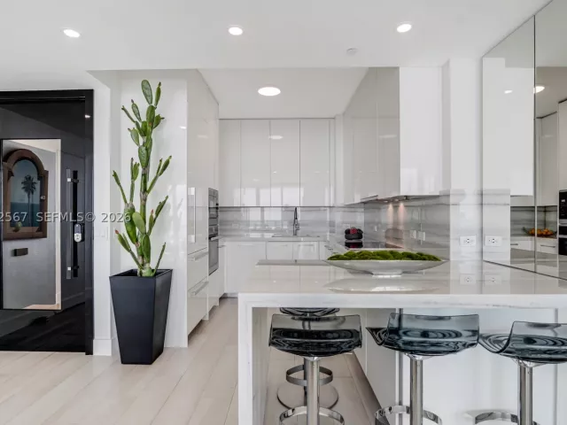 1-bedroom condo for sale in Miami - 2900 NE 7th Ave 4003 - MondialRealty