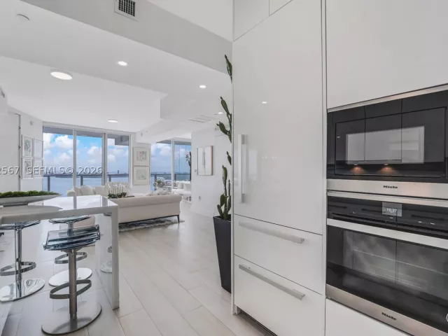 1-bedroom condo for sale in Miami - 2900 NE 7th Ave 4003 - MondialRealty