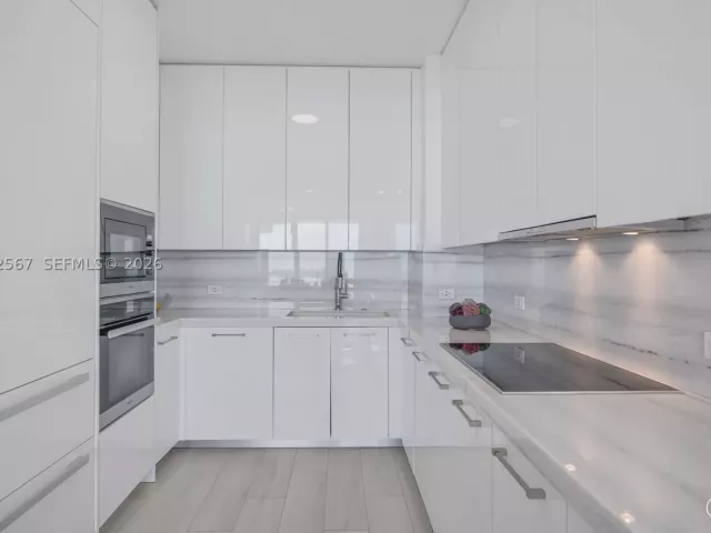 1-bedroom condo for sale in Miami - 2900 NE 7th Ave 4003 - MondialRealty