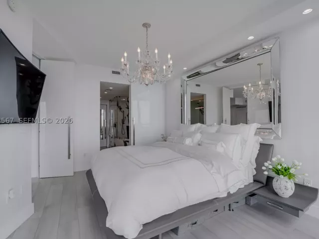 1-bedroom condo for sale in Miami - 2900 NE 7th Ave 4003 - MondialRealty