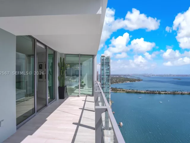 1-bedroom condo for sale in Miami - 2900 NE 7th Ave 4003 - MondialRealty