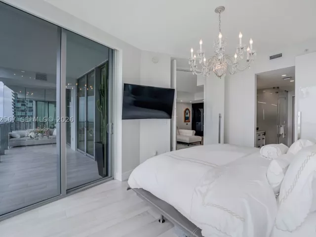 1-bedroom condo for sale in Miami - 2900 NE 7th Ave 4003 - MondialRealty