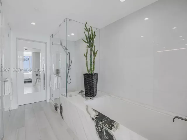 1-bedroom condo for sale in Miami - 2900 NE 7th Ave 4003 - MondialRealty