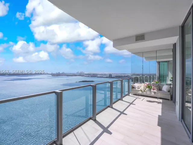 1-bedroom condo for sale in Miami - 2900 NE 7th Ave 4003 - MondialRealty