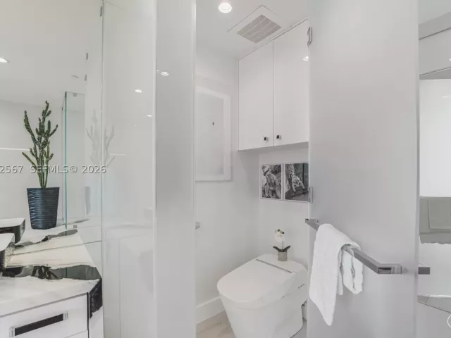 1-bedroom condo for sale in Miami - 2900 NE 7th Ave 4003 - MondialRealty
