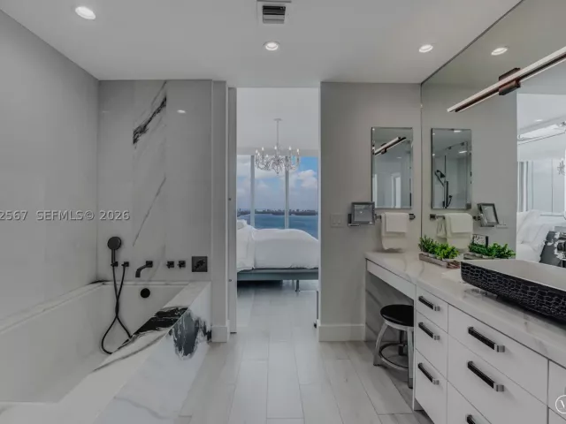 1-bedroom condo for sale in Miami - 2900 NE 7th Ave 4003 - MondialRealty