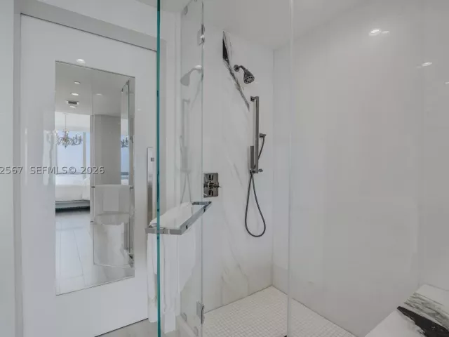 1-bedroom condo for sale in Miami - 2900 NE 7th Ave 4003 - MondialRealty