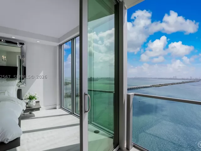 1-bedroom condo for sale in Miami - 2900 NE 7th Ave 4003 - MondialRealty