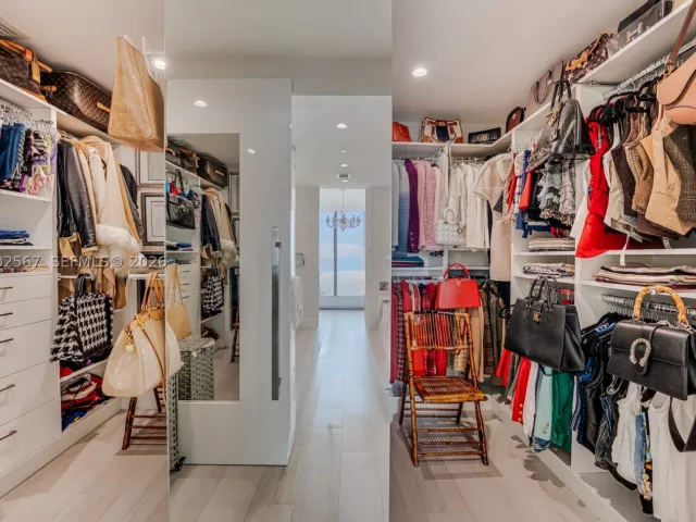 1-bedroom condo for sale in Miami - 2900 NE 7th Ave 4003 - MondialRealty