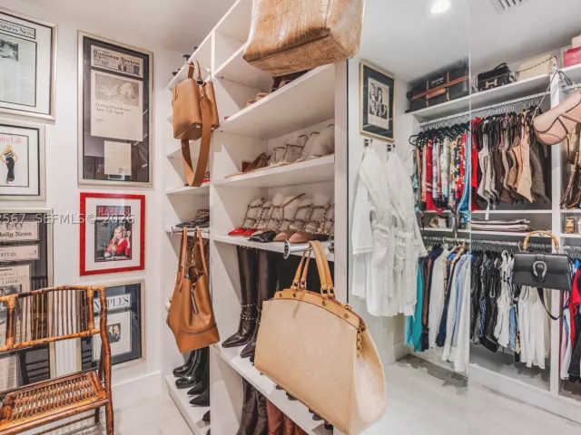 1-bedroom condo for sale in Miami - 2900 NE 7th Ave 4003 - MondialRealty