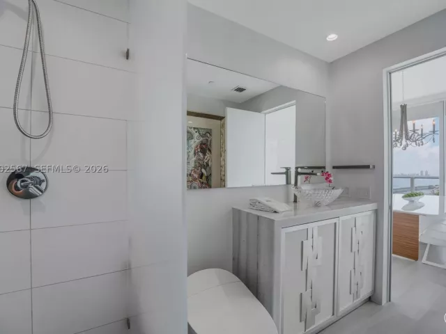 1-bedroom condo for sale in Miami - 2900 NE 7th Ave 4003 - MondialRealty