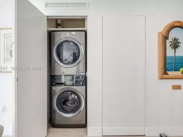 1-bedroom condo for sale in Miami - 2900 NE 7th Ave 4003 - MondialRealty