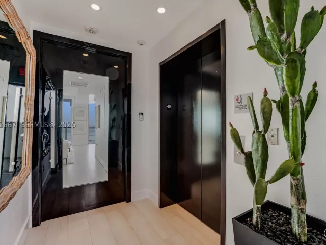 1-bedroom condo for sale in Miami - 2900 NE 7th Ave 4003 - MondialRealty