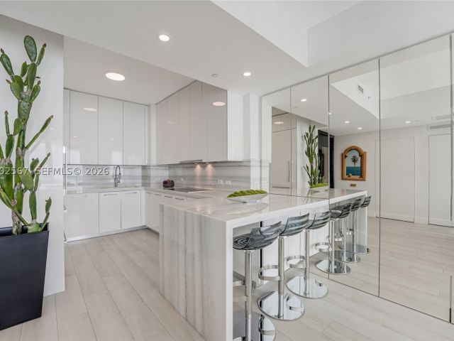 1-bedroom condo for sale in Miami - 2900 NE 7th Ave 4003 - MondialRealty