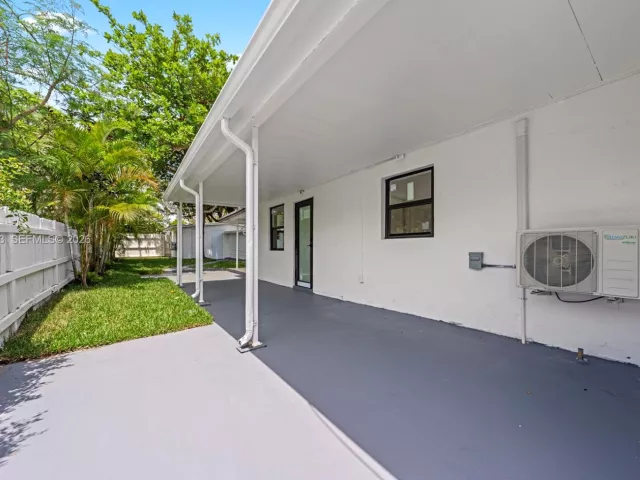 4-bedroom home for sale in North Miami - 235 NW 127th St - MondialRealty