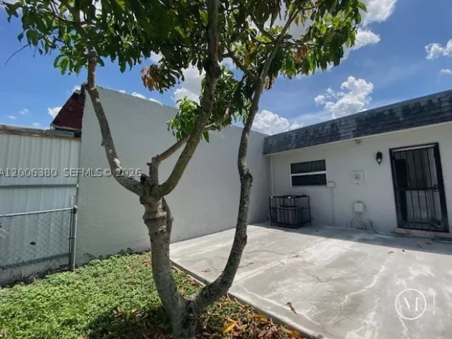 4-bedroom home for rent in Miami Gardens - 3929 NW 207th St Rd - MondialRealty
