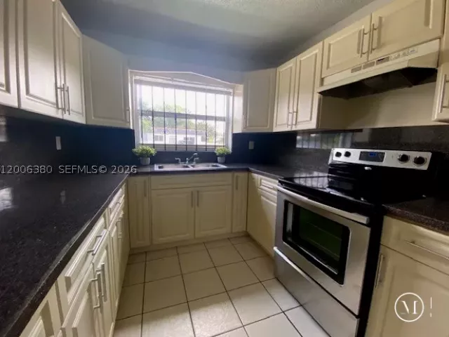 4-bedroom home for rent in Miami Gardens - 3929 NW 207th St Rd - MondialRealty