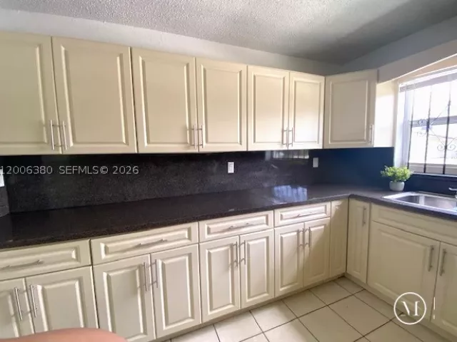 4-bedroom home for rent in Miami Gardens - 3929 NW 207th St Rd - MondialRealty