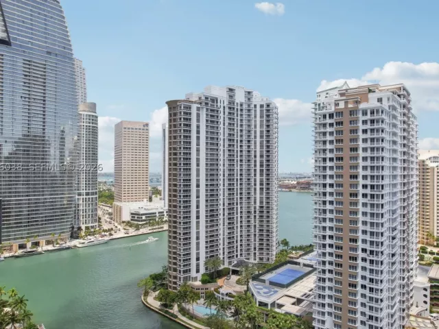 2-bedroom condo for rent in Miami - 901 Brickell Key Blvd 1009 - MondialRealty