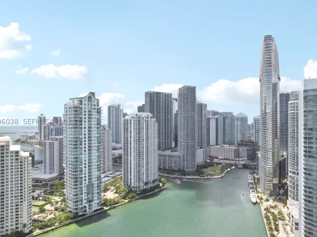 2-bedroom condo for rent in Miami - 901 Brickell Key Blvd 1009 - MondialRealty