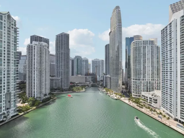 2-bedroom condo for rent in Miami - 901 Brickell Key Blvd 1009 - MondialRealty