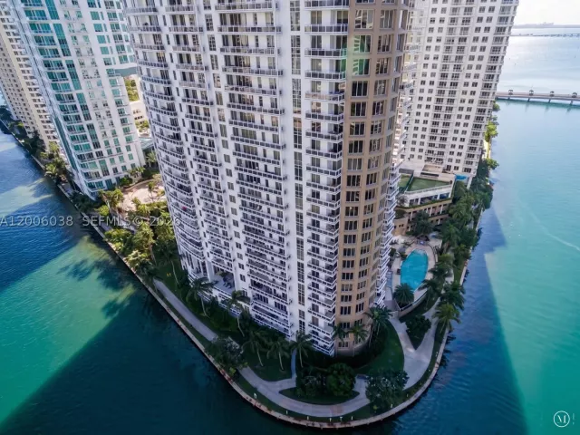 2-bedroom condo for rent in Miami - 901 Brickell Key Blvd 1009 - MondialRealty