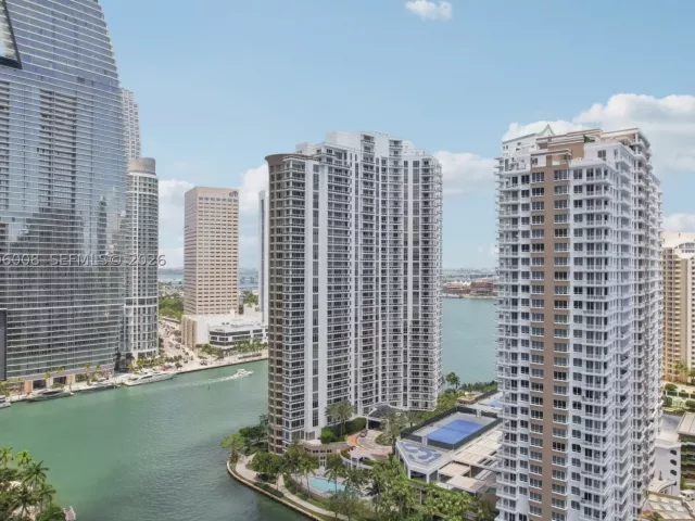 2-bedroom condo for sale in Miami - 901 Brickell Key Blvd 1009 - MondialRealty