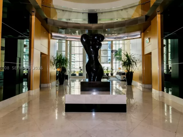 2-bedroom condo for sale in Miami - 901 Brickell Key Blvd 1009 - MondialRealty