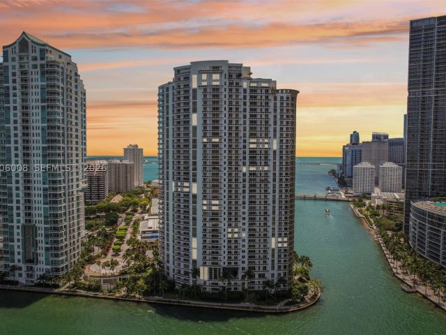 2-bedroom condo for sale in Miami - 901 Brickell Key Blvd 1009 - MondialRealty