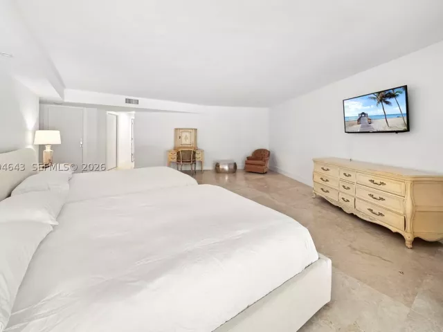 3-bedroom condo for rent in Key Biscayne - 600 Grapetree Dr 3BS - MondialRealty