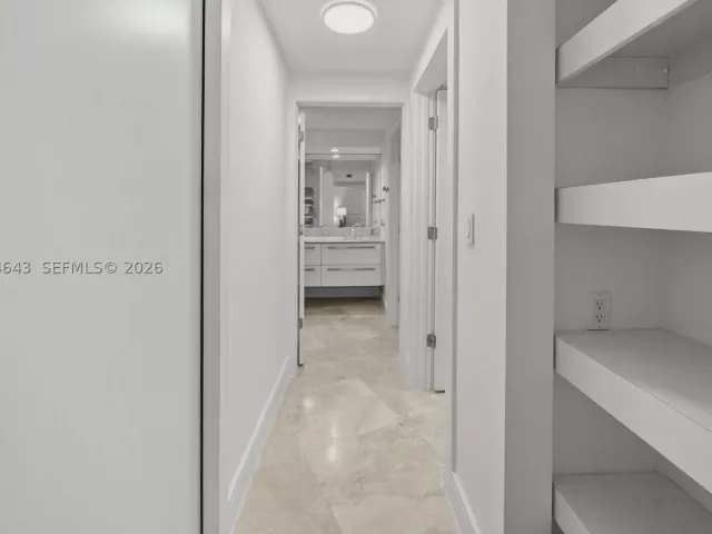 3-bedroom condo for rent in Key Biscayne - 600 Grapetree Dr 3BS - MondialRealty