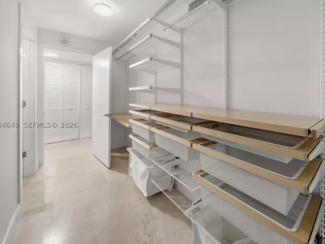 3-bedroom condo for rent in Key Biscayne - 600 Grapetree Dr 3BS - MondialRealty