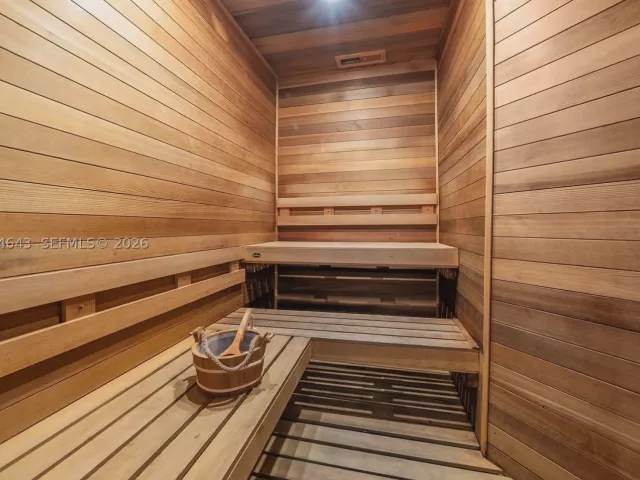 3-bedroom condo for rent in Key Biscayne - 600 Grapetree Dr 3BS - MondialRealty