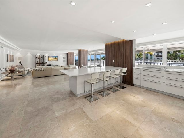 3-bedroom condo for rent in Key Biscayne - 600 Grapetree Dr 3BS - MondialRealty