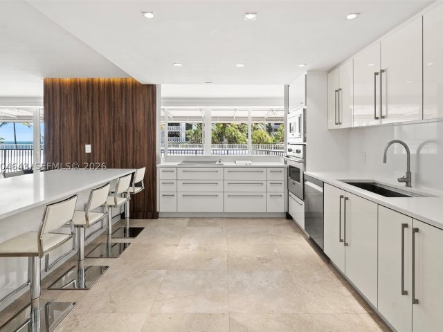 3-bedroom condo for rent in Key Biscayne - 600 Grapetree Dr 3BS - MondialRealty