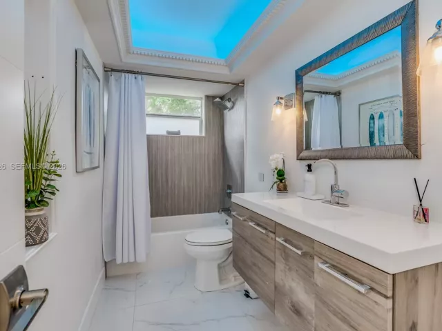 3-bedroom home for rent in Hollywood - 4212 Van Buren St 0 - MondialRealty