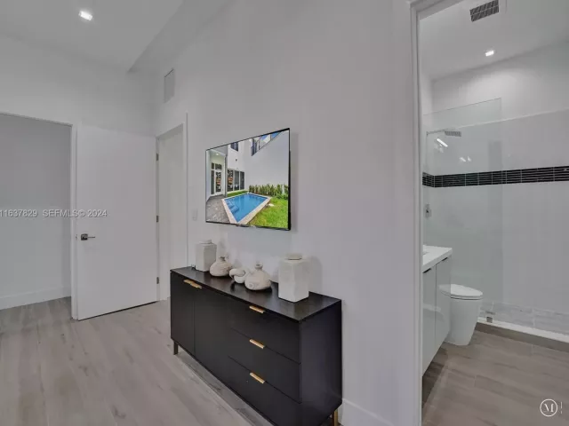 4-bedroom home for rent in Fort Lauderdale - 1222 NE 15th Avenue - MondialRealty