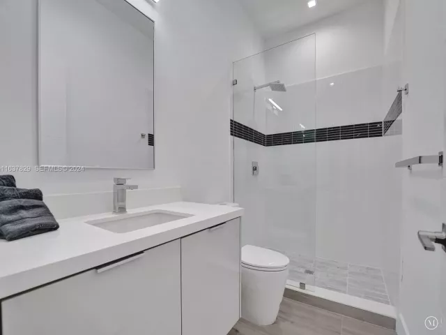 4-bedroom home for rent in Fort Lauderdale - 1222 NE 15th Avenue - MondialRealty