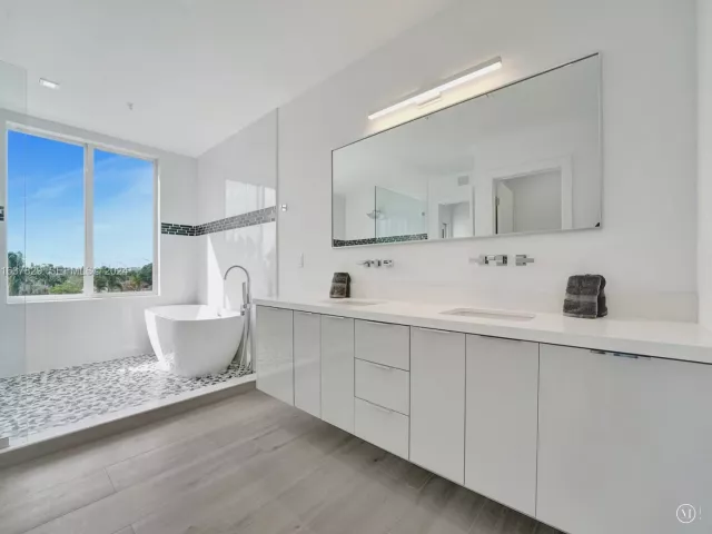 4-bedroom home for rent in Fort Lauderdale - 1222 NE 15th Avenue - MondialRealty