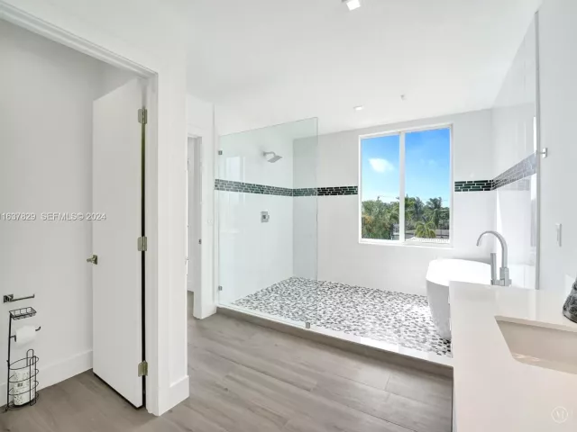 4-bedroom home for rent in Fort Lauderdale - 1222 NE 15th Avenue - MondialRealty