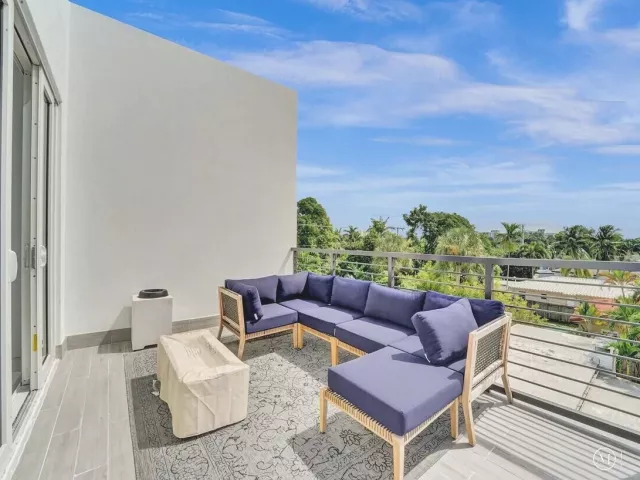 4-bedroom home for rent in Fort Lauderdale - 1222 NE 15th Avenue - MondialRealty