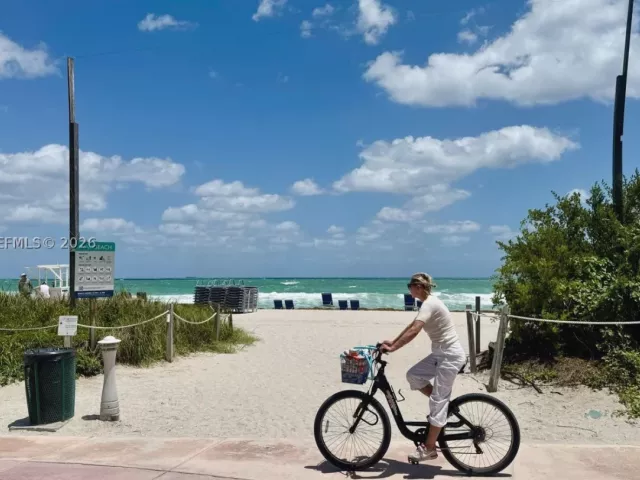 1-bedroom condo for rent in Miami Beach - 6515 Collins Ave 1505 - MondialRealty
