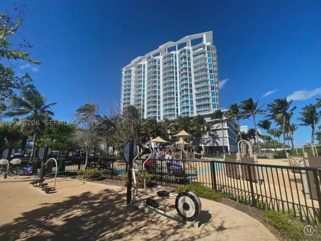 1-bedroom condo for rent in Miami Beach - 6515 Collins Ave 1505 - MondialRealty