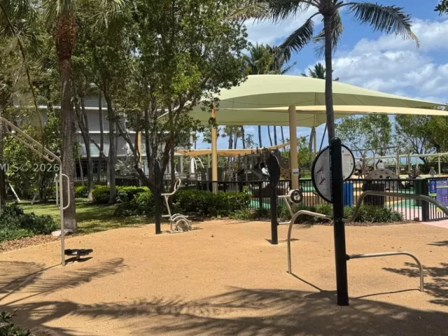 1-bedroom condo for rent in Miami Beach - 6515 Collins Ave 1505 - MondialRealty