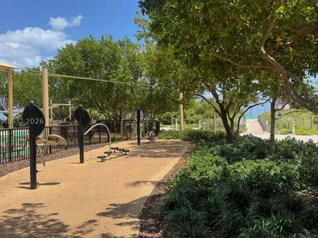 1-bedroom condo for rent in Miami Beach - 6515 Collins Ave 1505 - MondialRealty