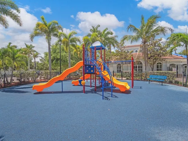 5-bedroom home for sale in Riviera Beach - 1225 Rosegate Blvd - MondialRealty