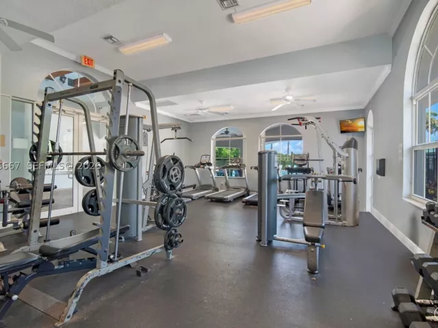 5-bedroom home for sale in Riviera Beach - 1225 Rosegate Blvd - MondialRealty