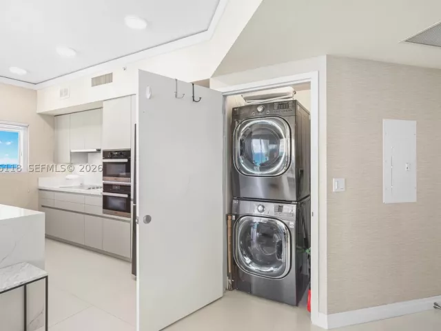 2-bedroom condo for sale in Sunny Isles Beach - 18001 Collins Ave 2209 - MondialRealty
